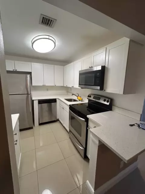 490 NW 20th St #112, Boca Raton, FL 33431