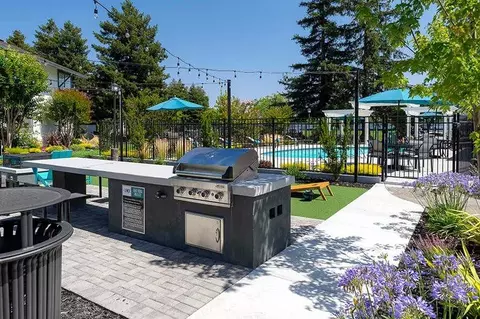 400 Santa Alicia Dr, Rohnert Park, CA 94928