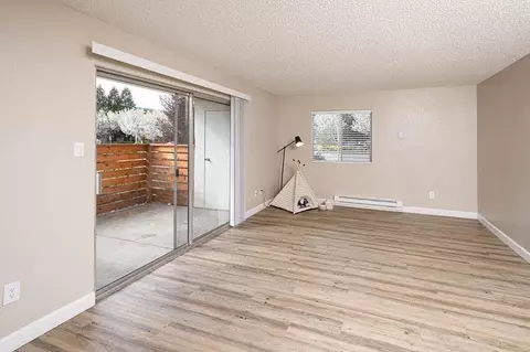 400 Santa Alicia Dr, Rohnert Park, CA 94928