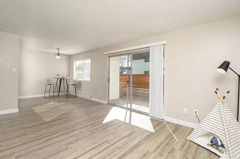 400 Santa Alicia Dr, Rohnert Park, CA 94928