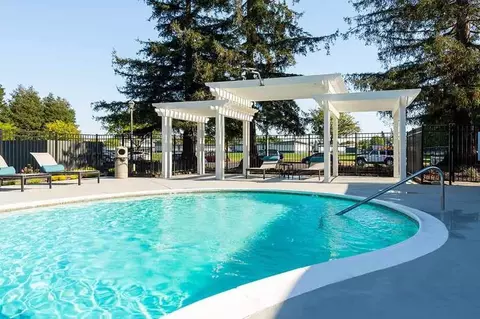 400 Santa Alicia Dr, Rohnert Park, CA 94928