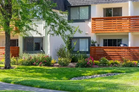400 Santa Alicia Dr, Rohnert Park, CA 94928
