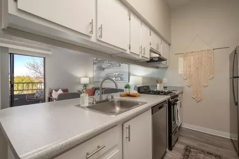 4816 Mcmahon Blvd NW, Albuquerque, NM 87114