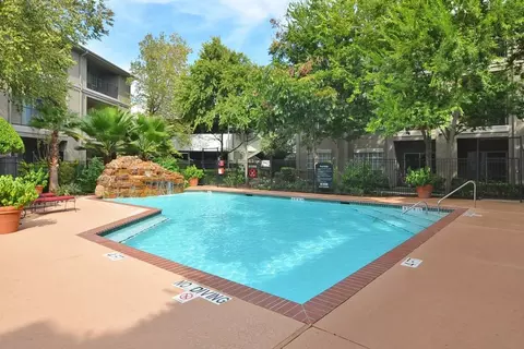 11 Oak Ct #A24, Houston, TX 77006