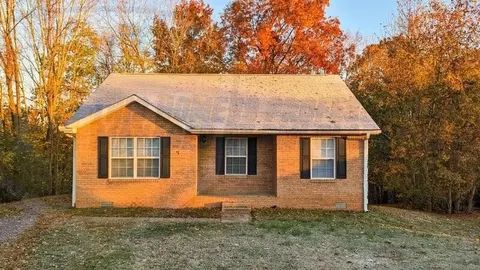 1352 Chucker Dr, Clarksville, TN 37042