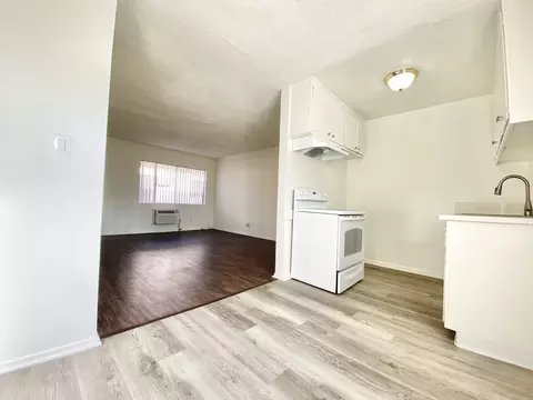 15525 Nordhoff St #30, Los Angeles, CA 91343