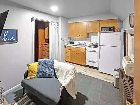 208 2nd St SE #8, Hallock, MN 56728