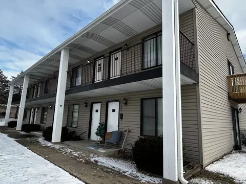 3116 N Molleck Dr #B, Peoria, IL 61604