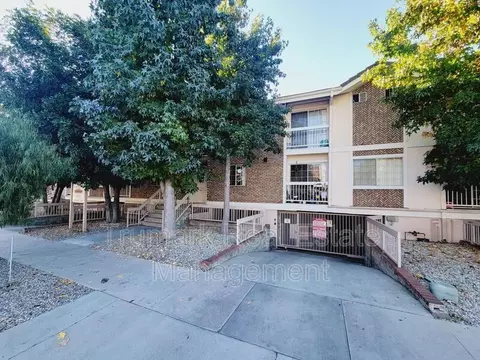 1122 Elk Ave #114, Glendale, CA 91205