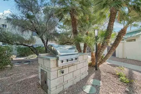 8310 W Mcdonald Dr, Scottsdale, AZ 85250