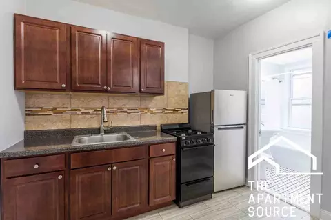 6930 N Greenview Ave #302, Chicago, IL 60626