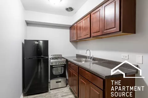 1040 W Hollywood Ave #218, Chicago, IL 60660