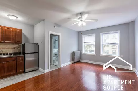 6930 N Greenview Ave #206, Chicago, IL 60626