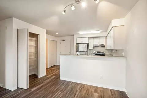210 E Blaine St, Seattle, WA 98102