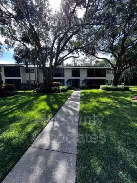 3277 Fox Chase Cir N #211, Palm Harbor, FL 34683