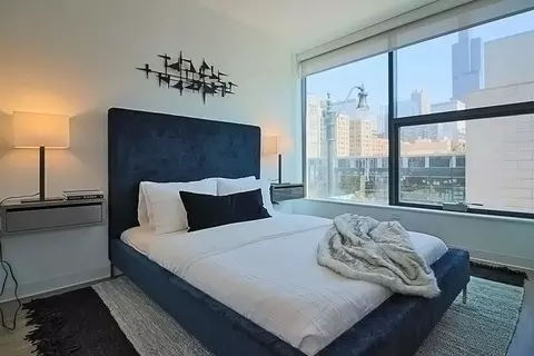 808 W Van Buren St #2-1, Chicago, IL 60607