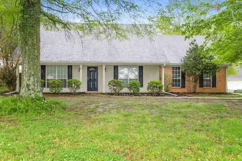 10 Country Pl, Oakland, TN 38060