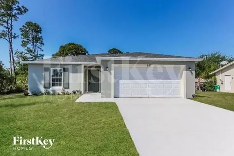 957 SE Caravan Ave, Port Saint Lucie, FL 34983