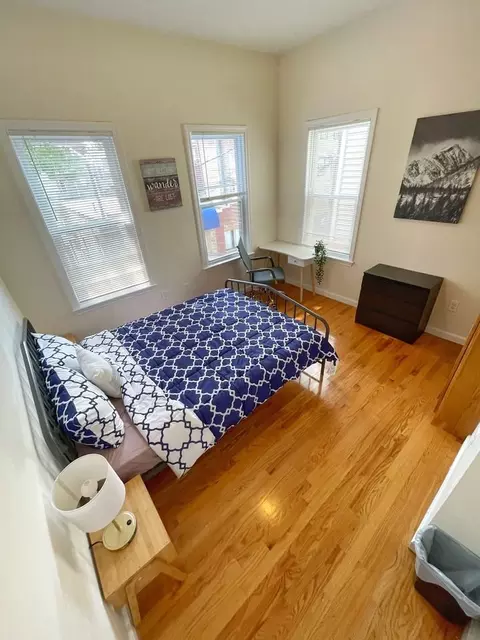 48 7th St #2, Cambridge, MA 02141