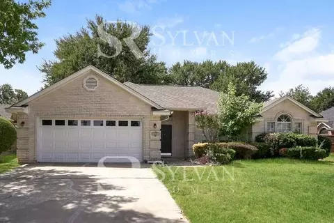 1109 Greenwood Ct, Hurst, TX 76053