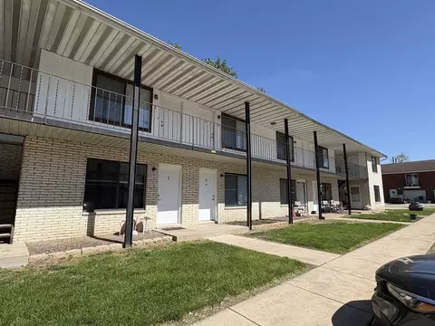1902 Sheridan Rd #3, Pekin, IL 61554