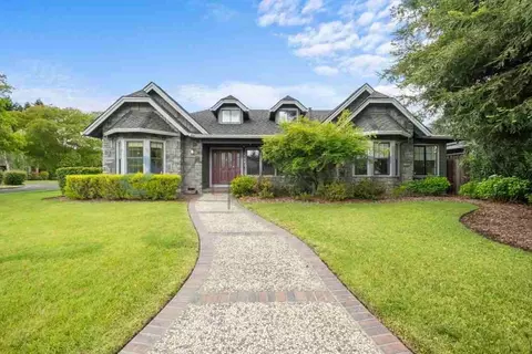 1025 5th St E, Sonoma, CA 95476