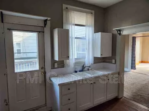 97 W Pearl St #2, Nashua, NH 03060