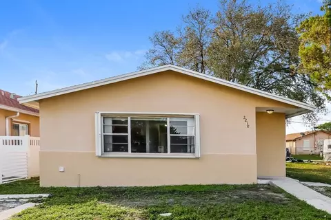2218 Farragut St, Hollywood, FL 33020