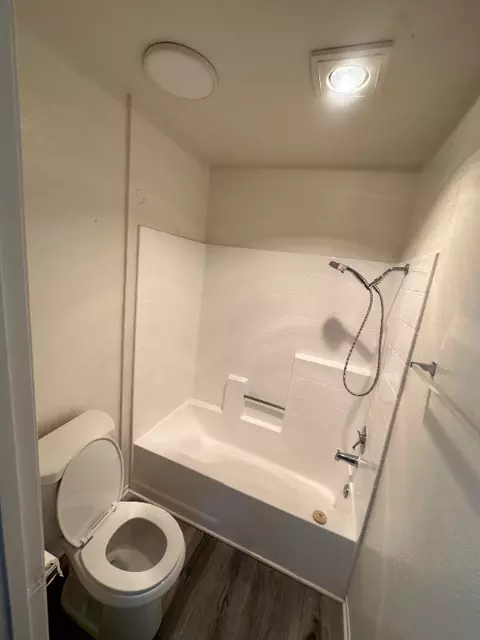 7040 Haskell Ave, Los Angeles, CA 91406