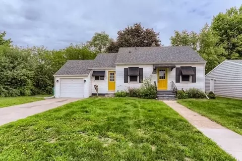 6716 Cedar Lake Rd S, Saint Louis Park, MN 55426