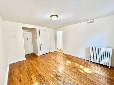 34-46 91st St #H61, New York, NY 11372