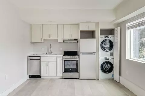 768 Walker Ave #B, Oakland, CA 94610