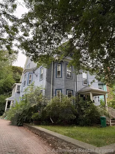40 Fairfield St #R, Cambridge, MA 02140