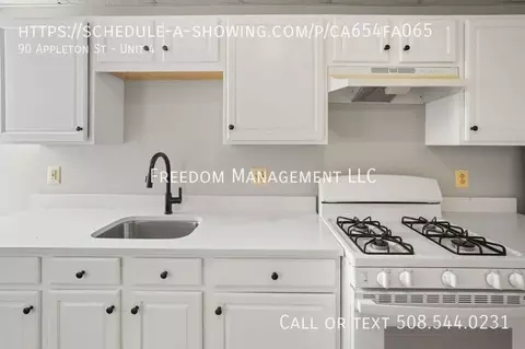 90 Appleton St, Lowell, MA 01852