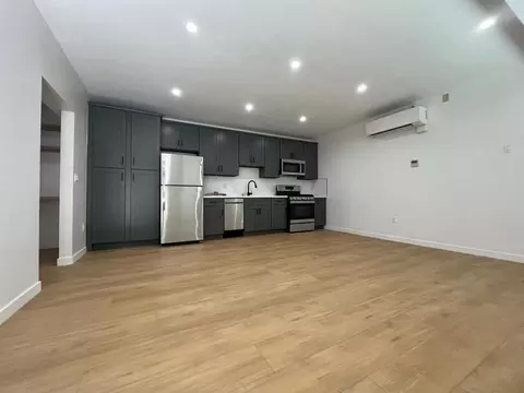 11019 Fruitland Dr, Los Angeles, CA 91604