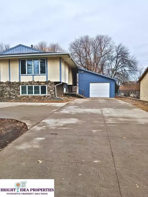 1171 County B Rd W #1, Roseville, MN 55113