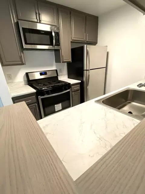 465 Oak St #106, Glendale, CA 91204