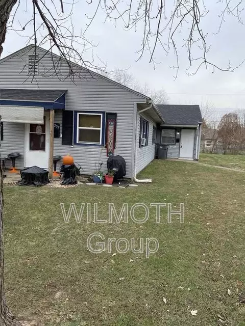 6255 Commodore Dr, Indianapolis, IN 46219