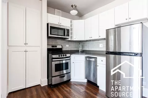 817 W Lakeside Pl #604, Chicago, IL 60640