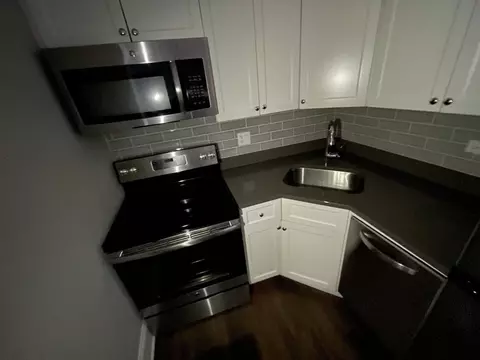 817 W Lakeside Pl #105, Chicago, IL 60640