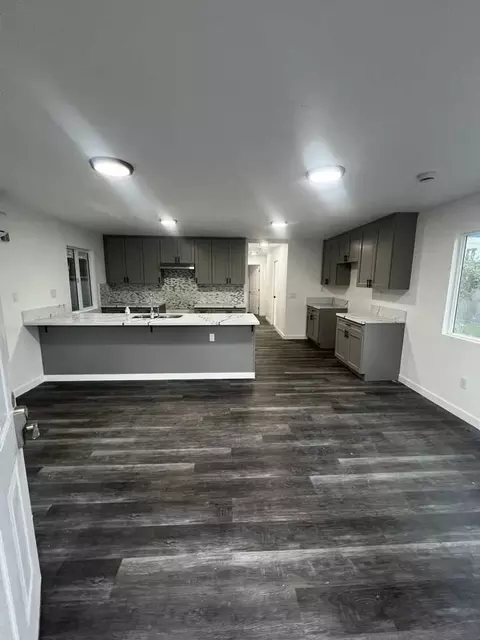 2116 Zoe Ave, Huntington Park, CA 90255