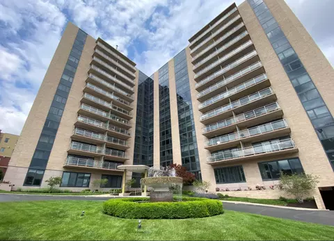 4545 Wornall Rd #1108, Kansas City, MO 64111