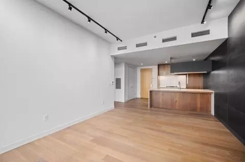 2130 44th Dr, New York, NY 11101