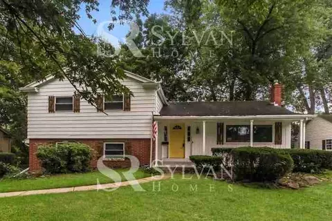 6737 Gettysburg Dr, Sylvania, OH 43560