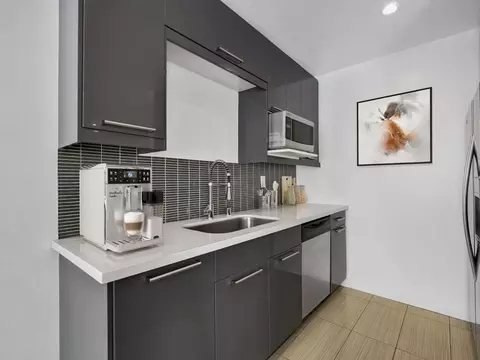 1115 Hacienda Pl, West Hollywood, CA 90069
