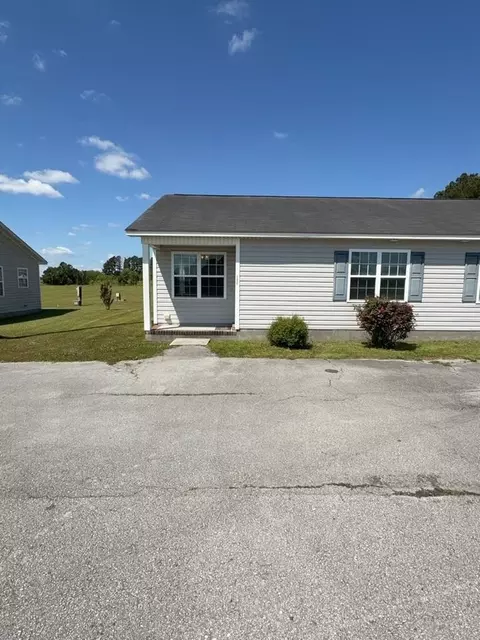206 Angus Ln, Richlands, NC 28574