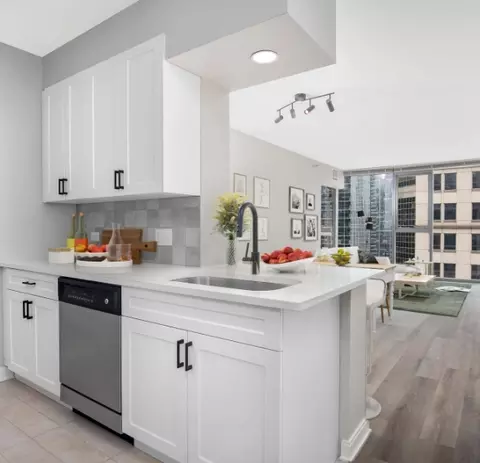 201 W Lake St #2406, Chicago, IL 60606