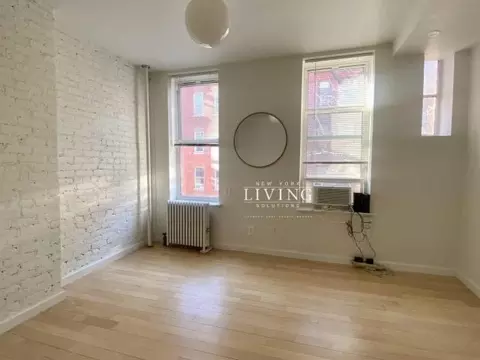 240 Mulberry St, New York, NY 10012