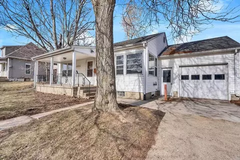 1217 W 19th St, Cedar Falls, IA 50613