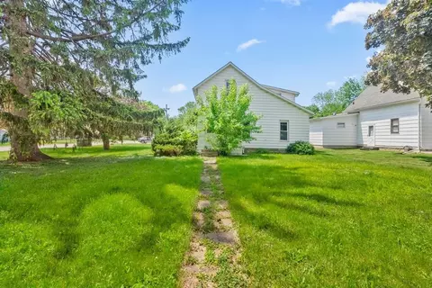 1421 Tremont St, Cedar Falls, IA 50613